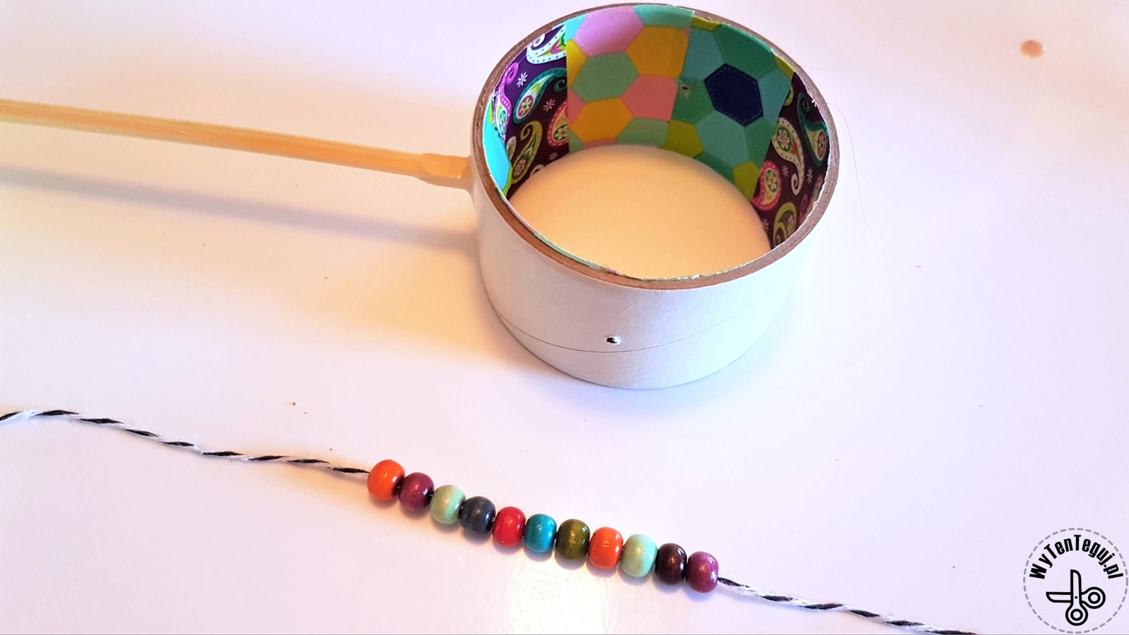 Rattle drum DIY out of tape roll and chopstick WyTenTeguj