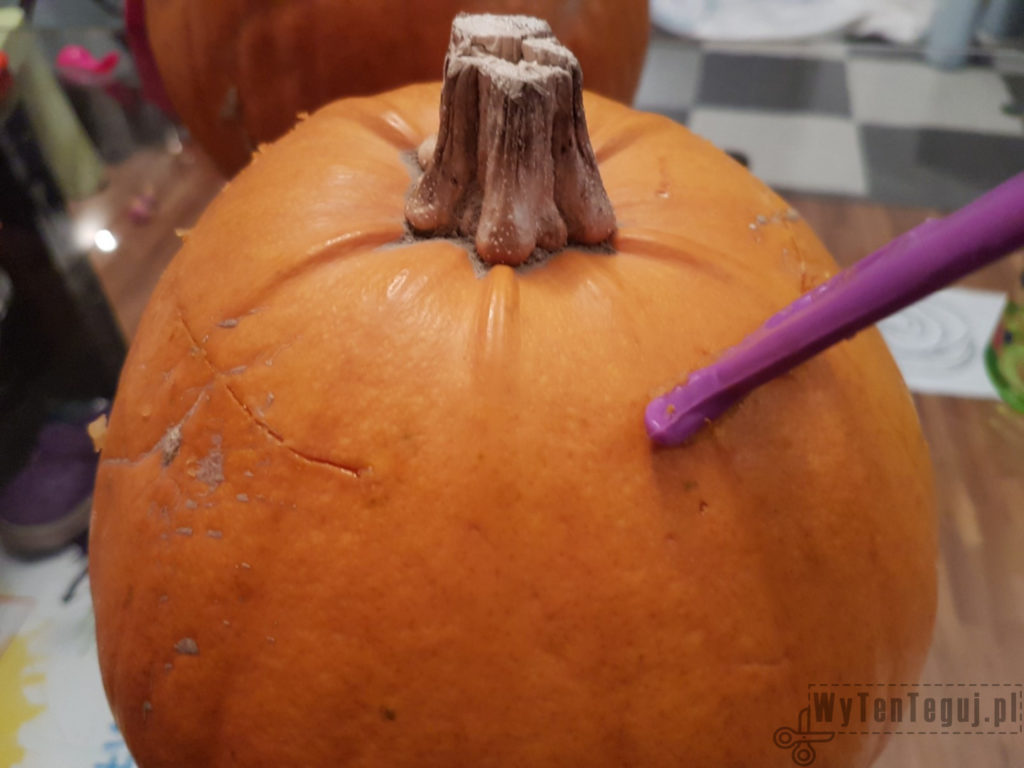 Curving pumpkin
