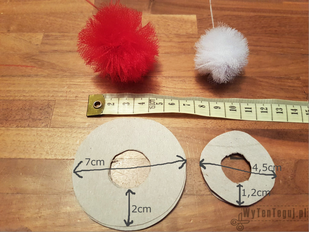 Preparation of templates for tulle pompoms