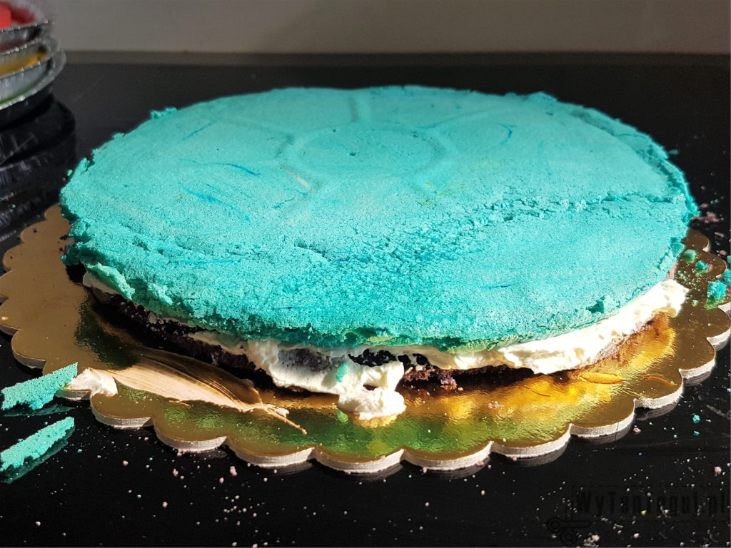 Second layer of rainbow cake