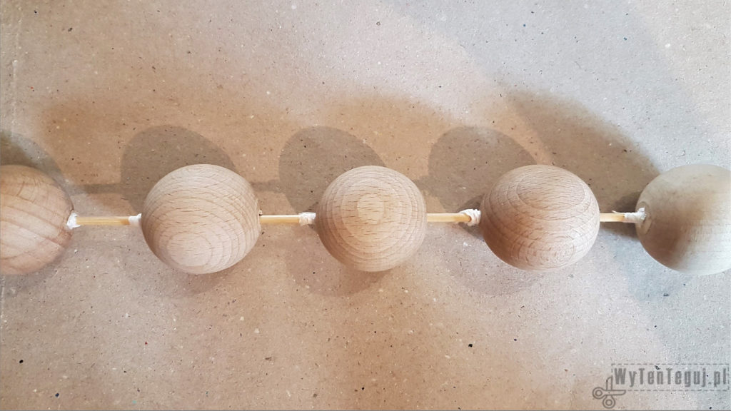 Preparation for painting wooden balls