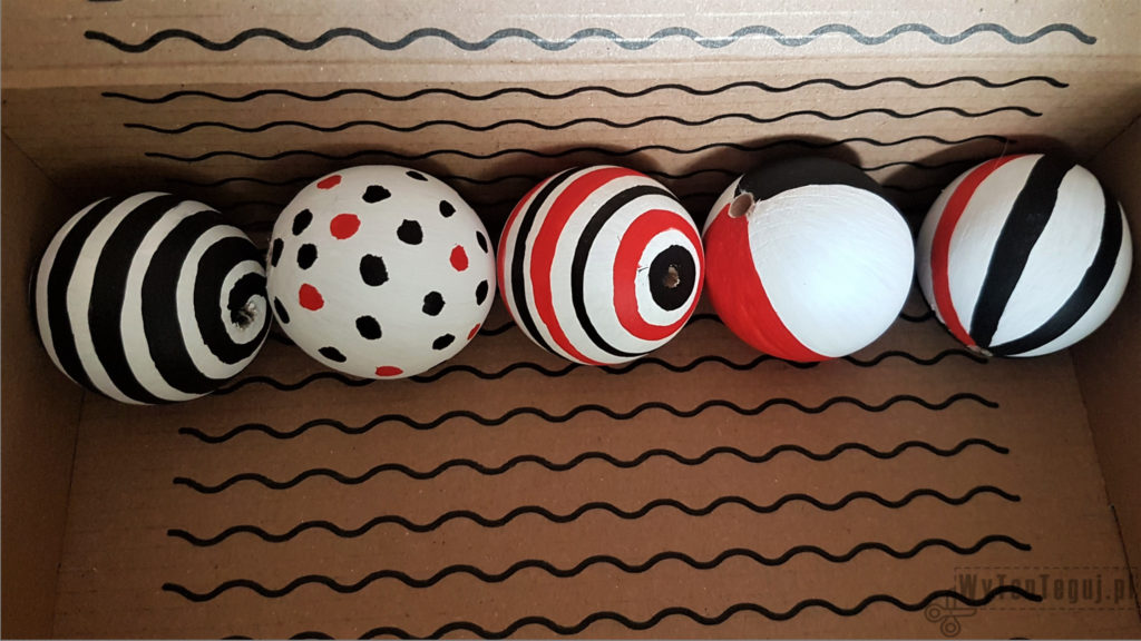 Painted wooden balls for Montessori Mobile
