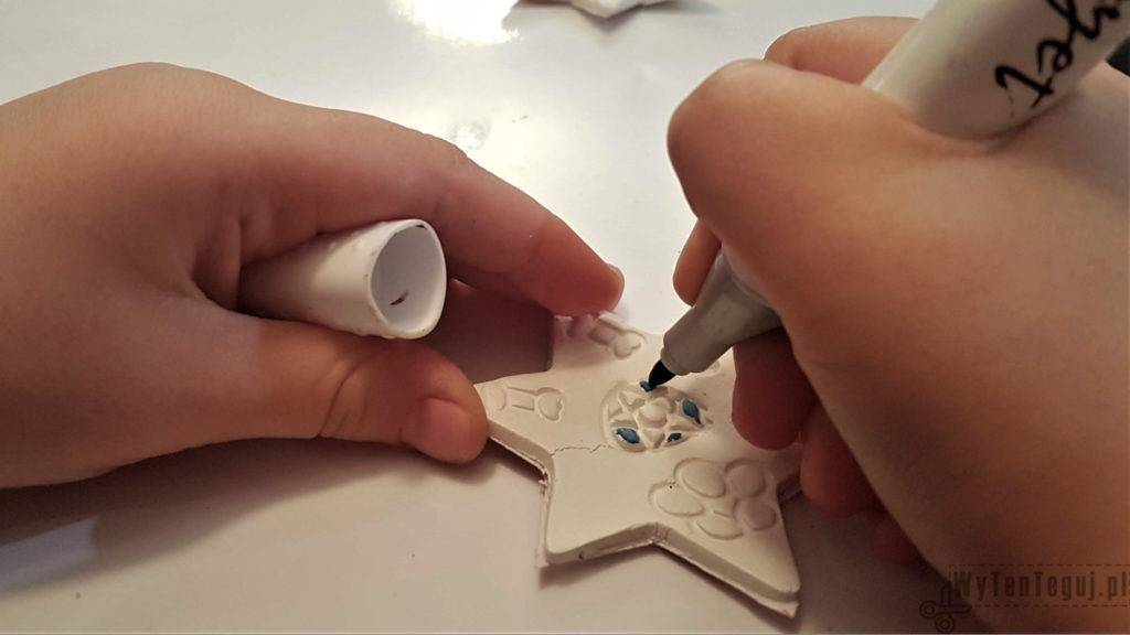 Coloring clay decorations with marker