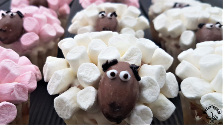 Marshmallow sheep cupcakes