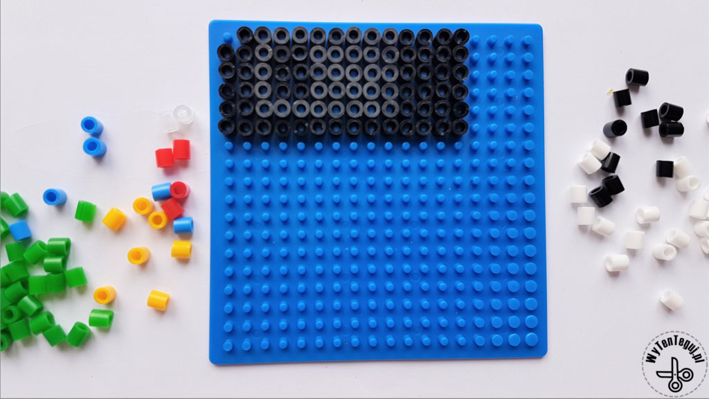 Making of floppy disc out of hama beads