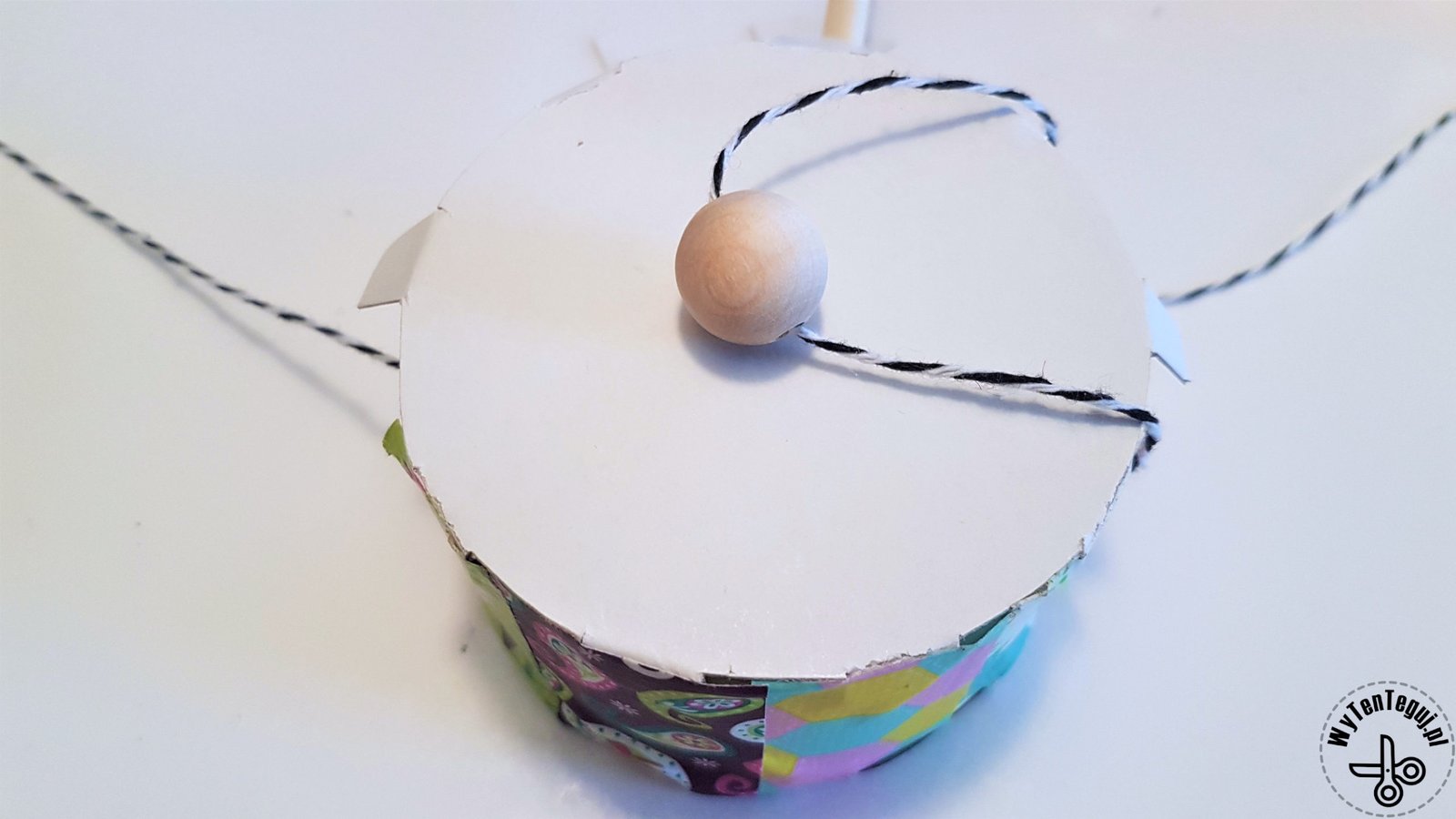 Rattle drum DIY out of tape roll and chopstick WyTenTeguj