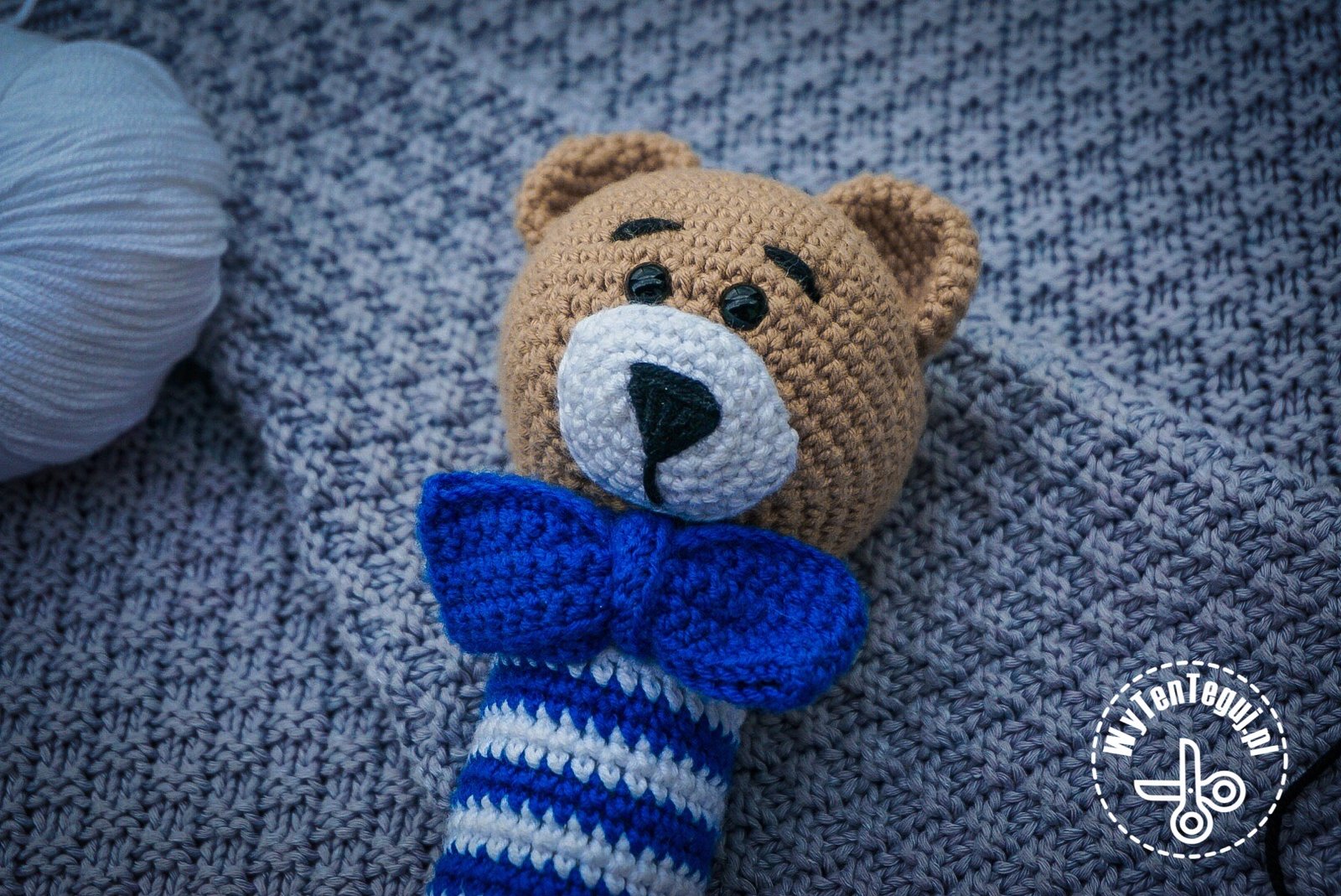 Teddy bear rattle - free crochet pattern - WyTenTeguj