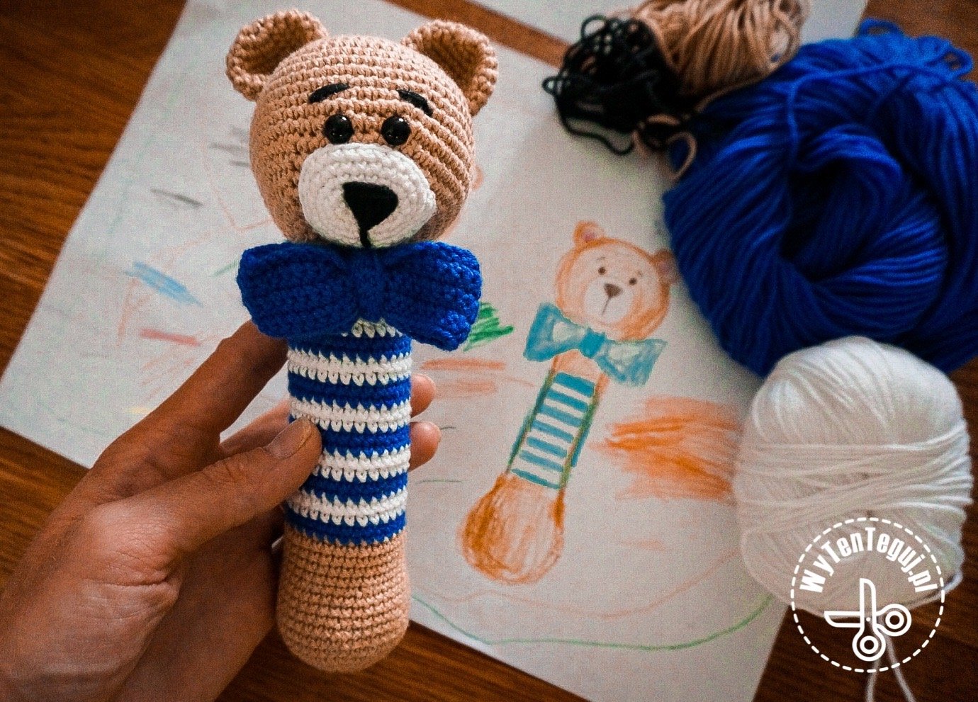 Teddy bear rattle - free crochet pattern - WyTenTeguj
