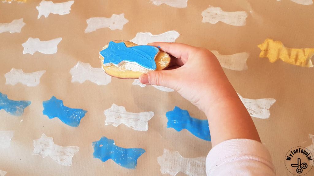 potato stamps and Christmas wrapping paper DIY