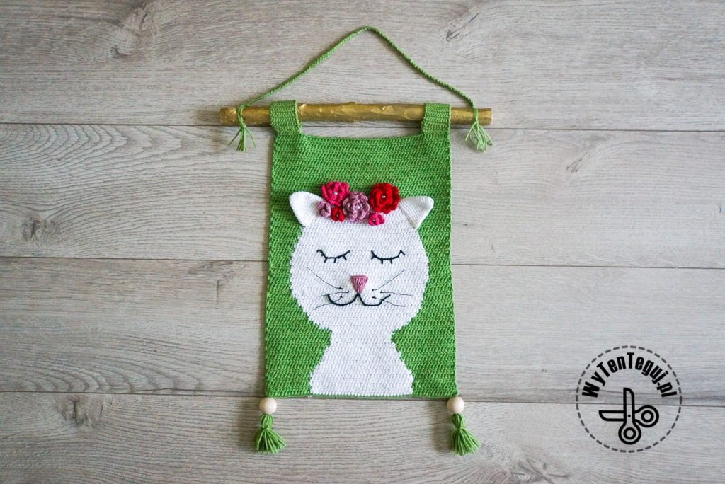 Crochet wall hanging - cat