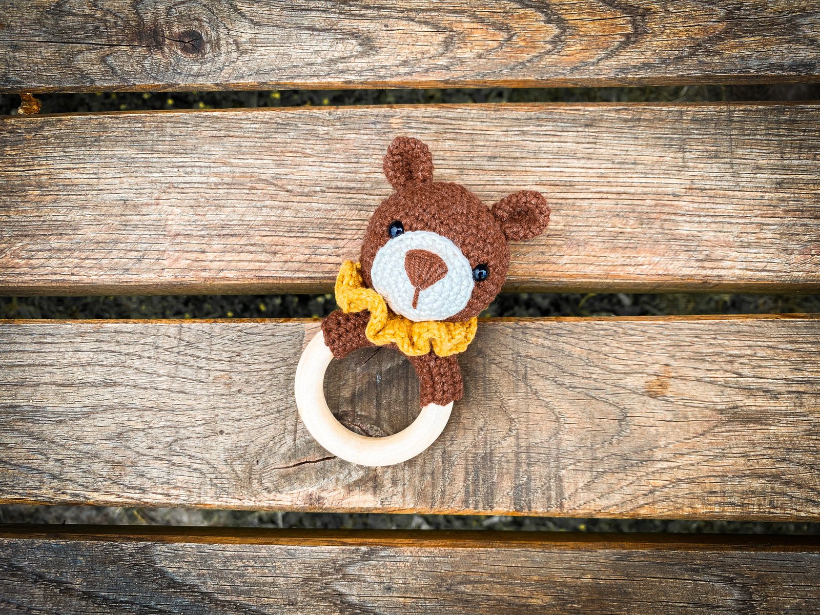 Teddy bear rattle - free crochet pattern - WyTenTeguj