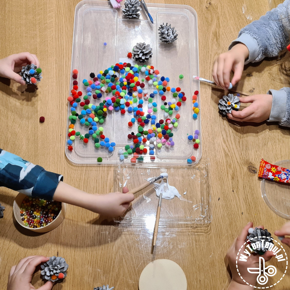 Pine cones with beads and pom poms - Christmas craft at home