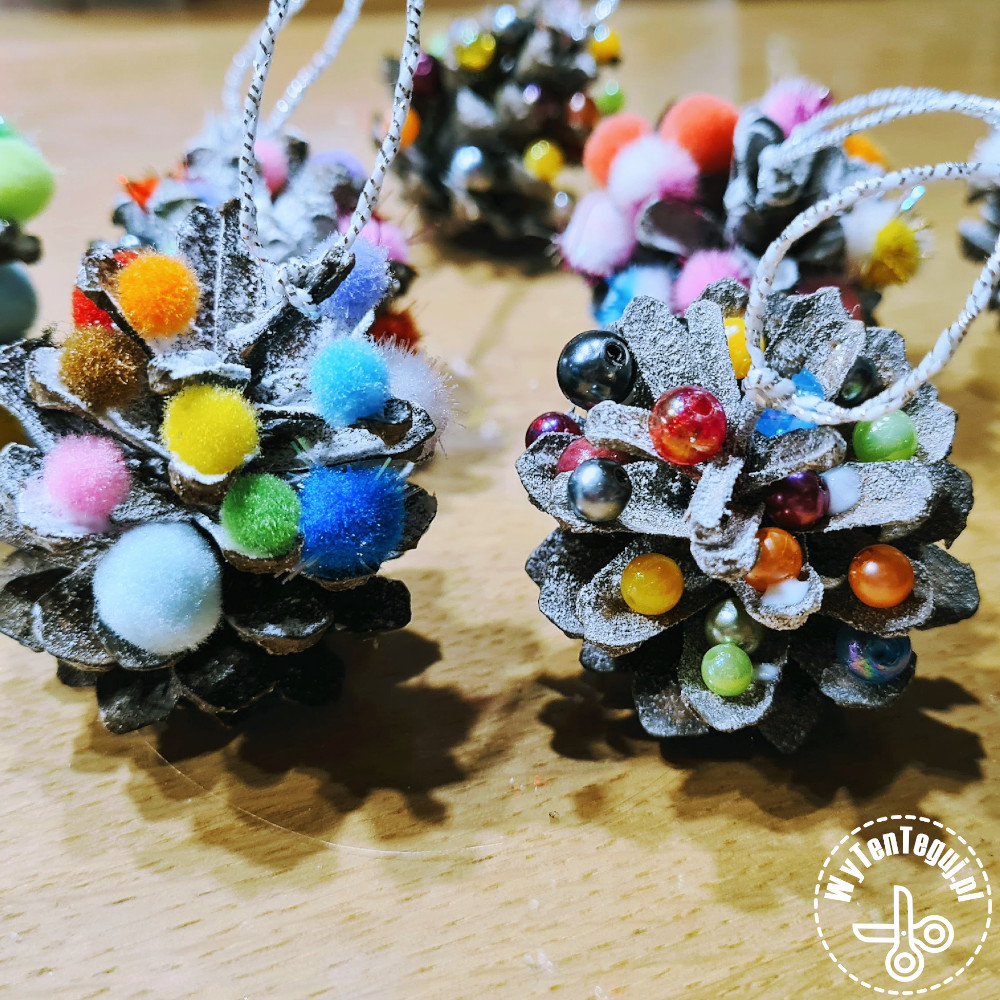 Pine cones with beads and pom poms - Christmas craft at home