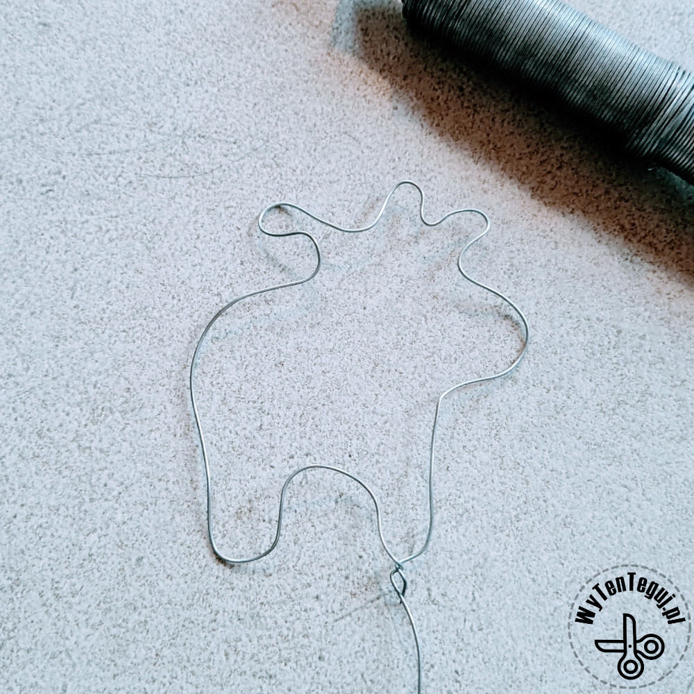 Wire reindeer made on a cookie cutter