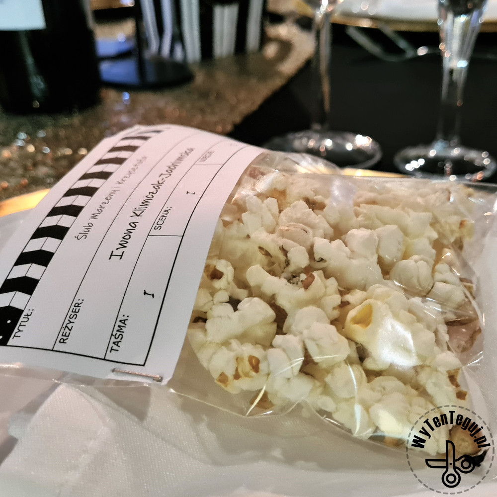Movie theme wedding place cards with popcorn