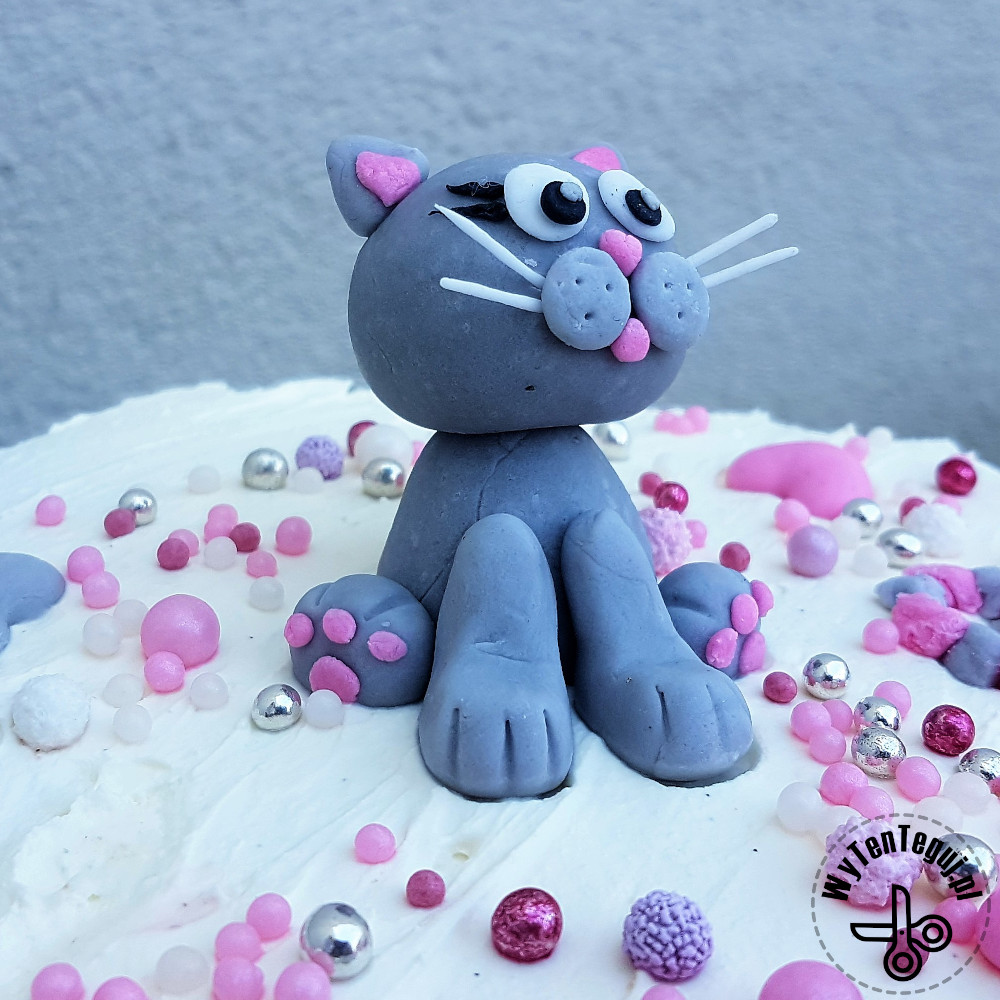 Kot z masy cukrowej na tort