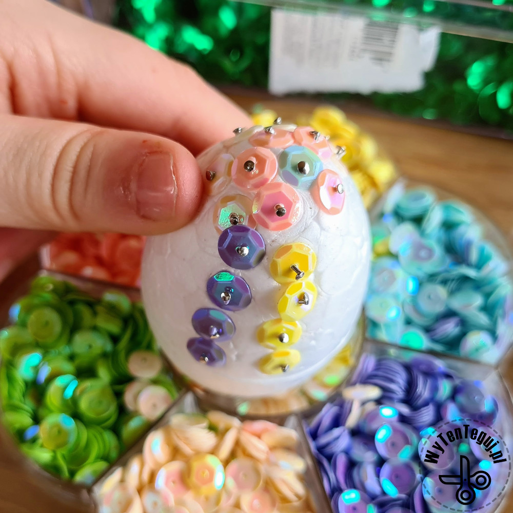 How to make sequin polystyrene eggs?