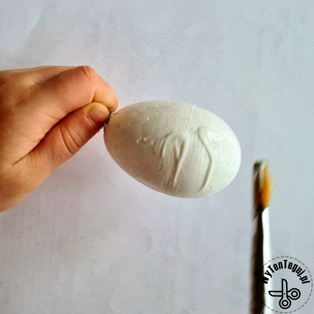 How to make glitter styrofoam eggs?