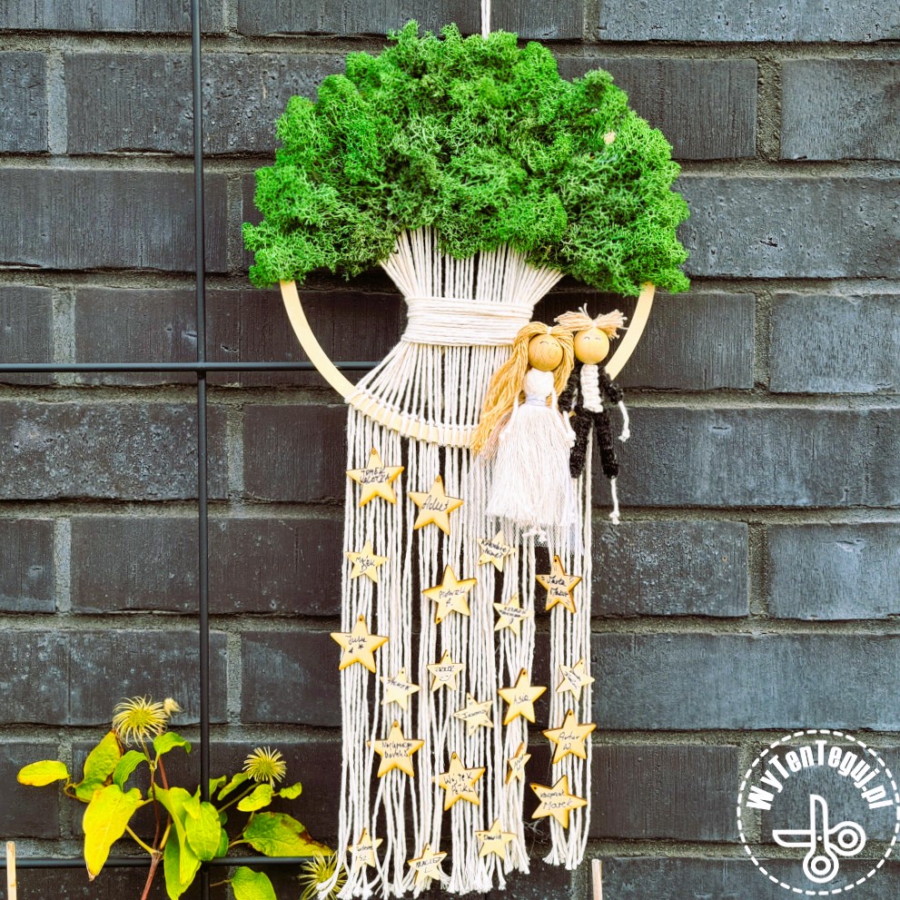 Macrame tree with moss and Bride and Groom