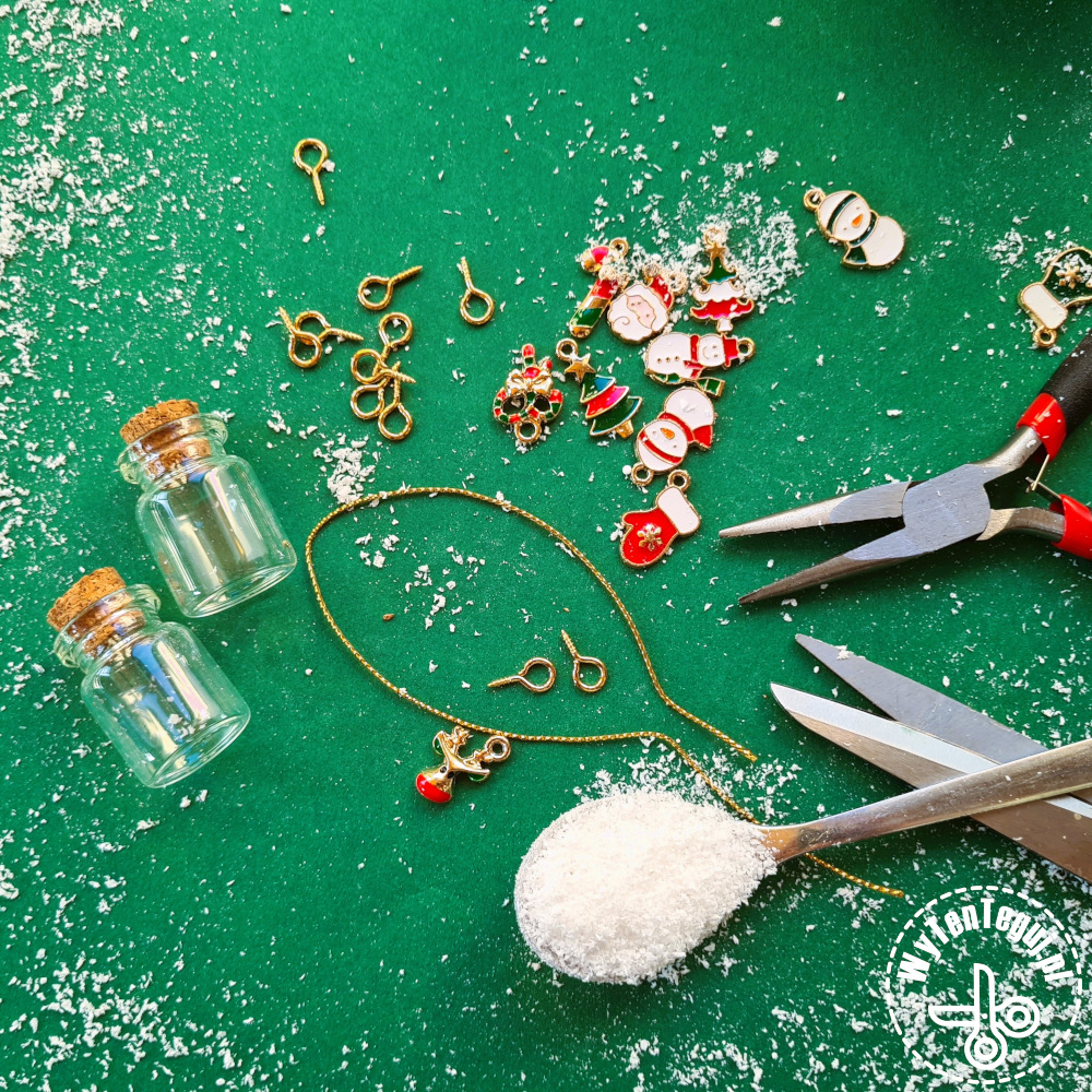 Materiały na świąteczne mini buteleczki z wisiorkami