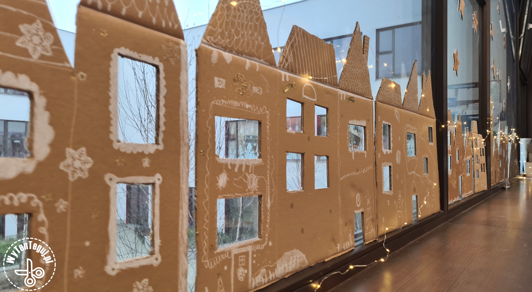 How to make a Christmas gingerbread houses with cardboard