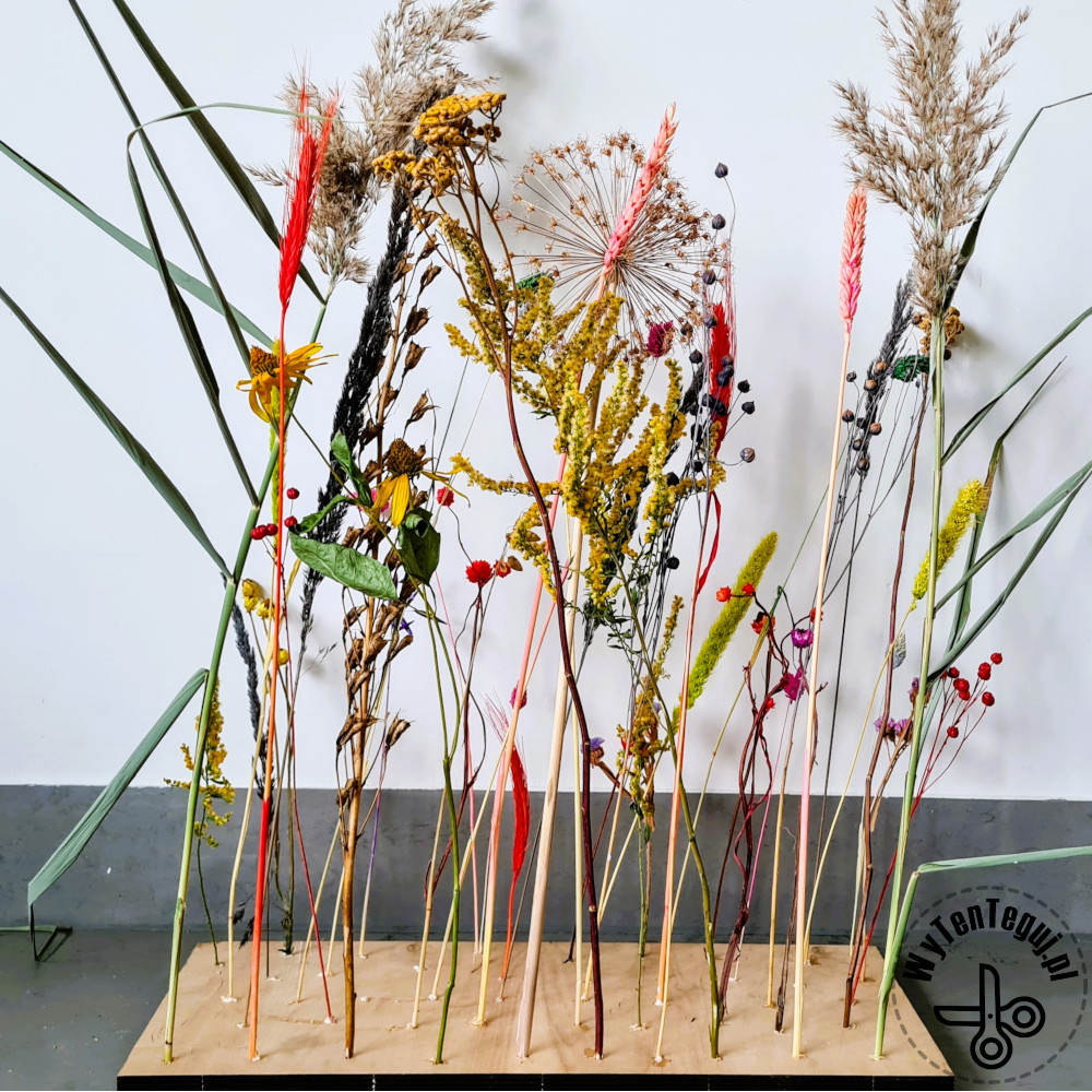 How to make wooden board with dried flowers