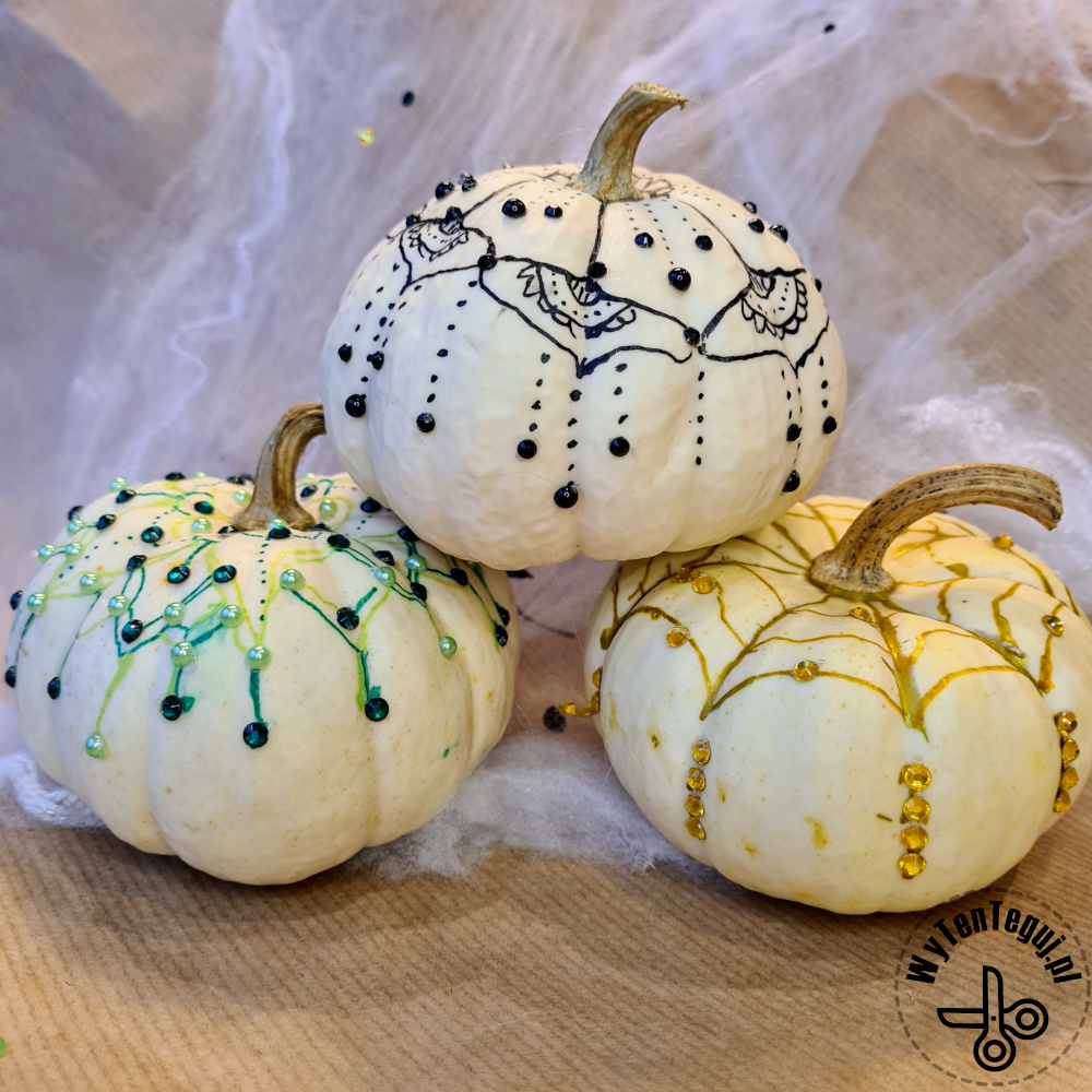 Pumpkin mandala - Decorating pumpkins with markers and crystals