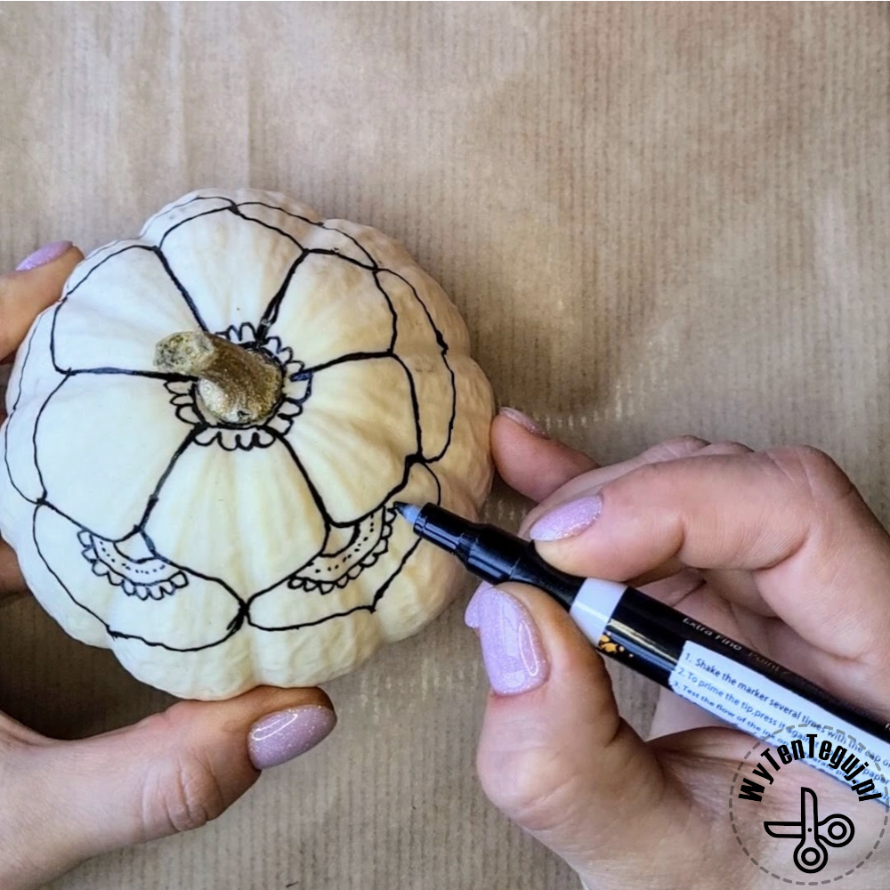 How to decorate a pumpkin without carving