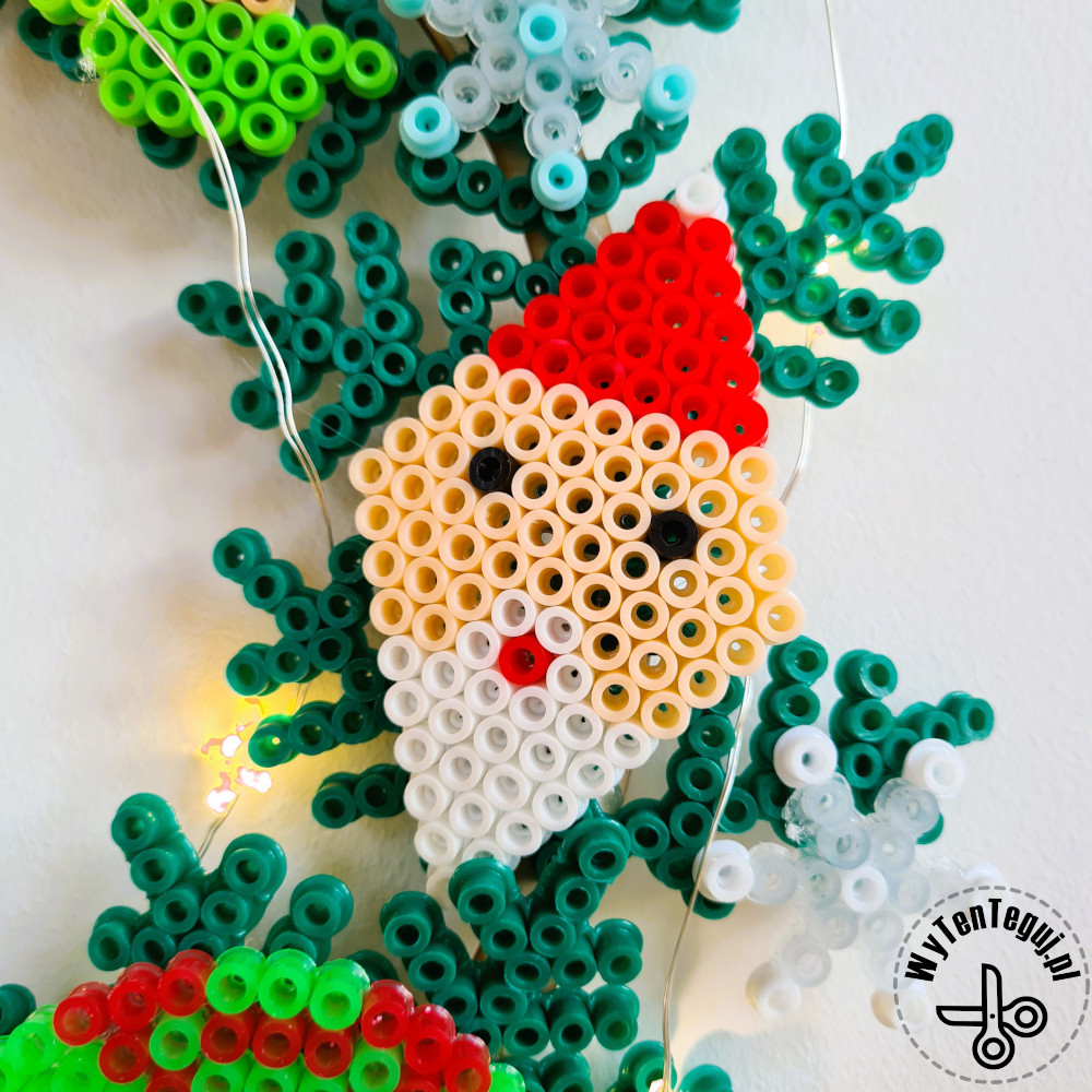 iron beads Christmas wreath with La Manuli beads