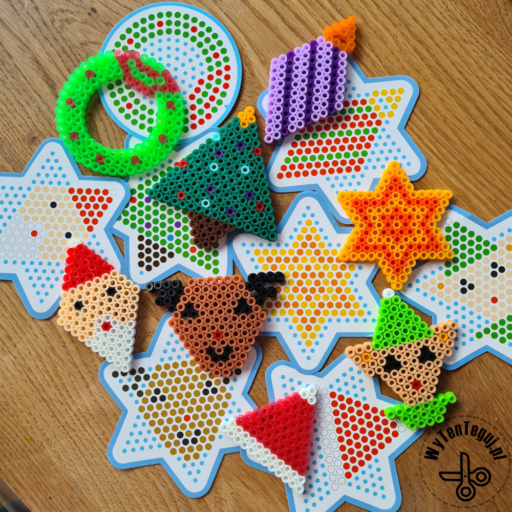 Creating Christmas patterns with La Manuli beads