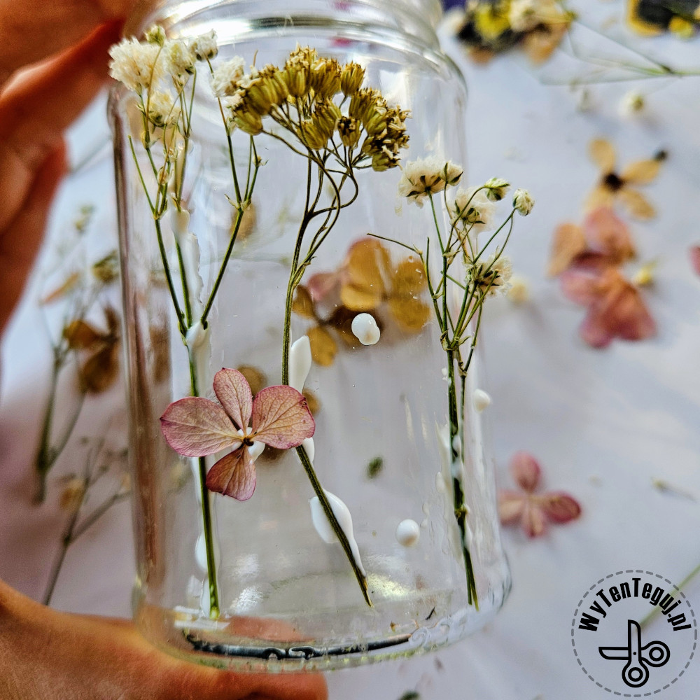 Jak zrobić kwiatowy lampion ze słoika i suszonych kwiatów