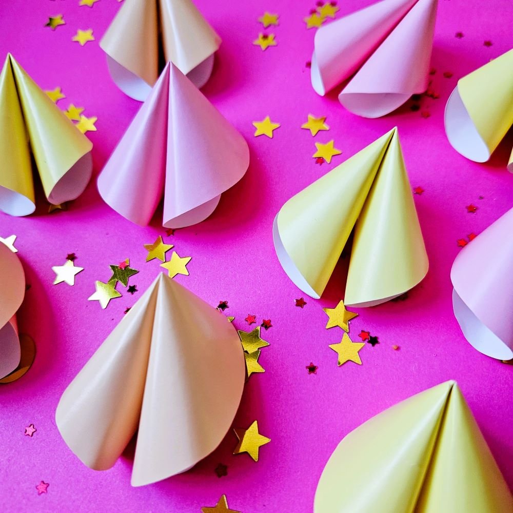 Papierowe ciasteczka w wróżbą