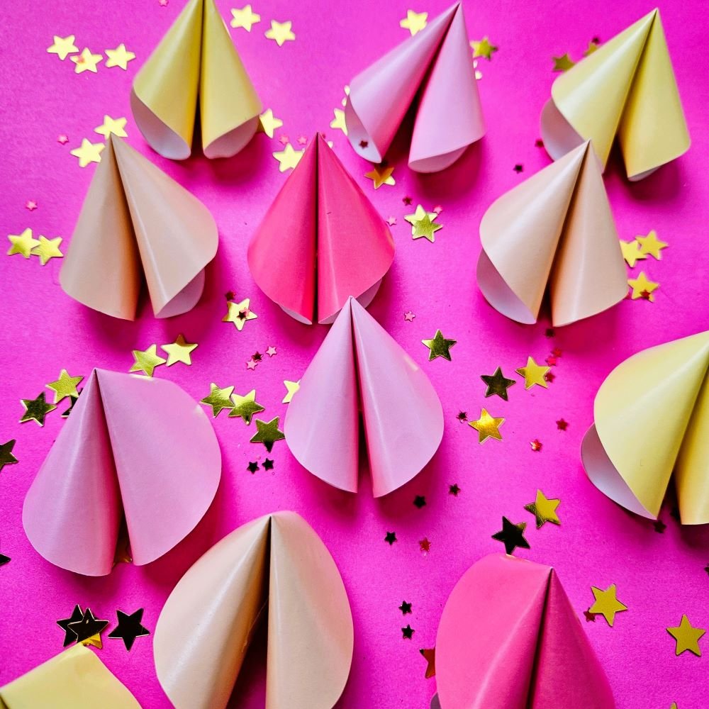 Papierowe ciasteczka w wróżbą