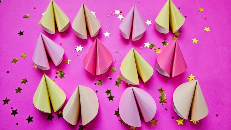 Papierowe ciasteczka w wróżbą