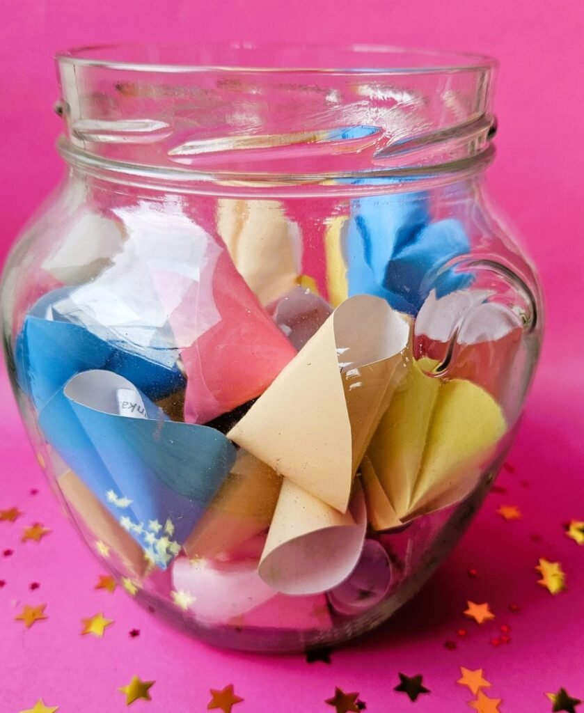 Papierowe ciasteczka w wróżbą