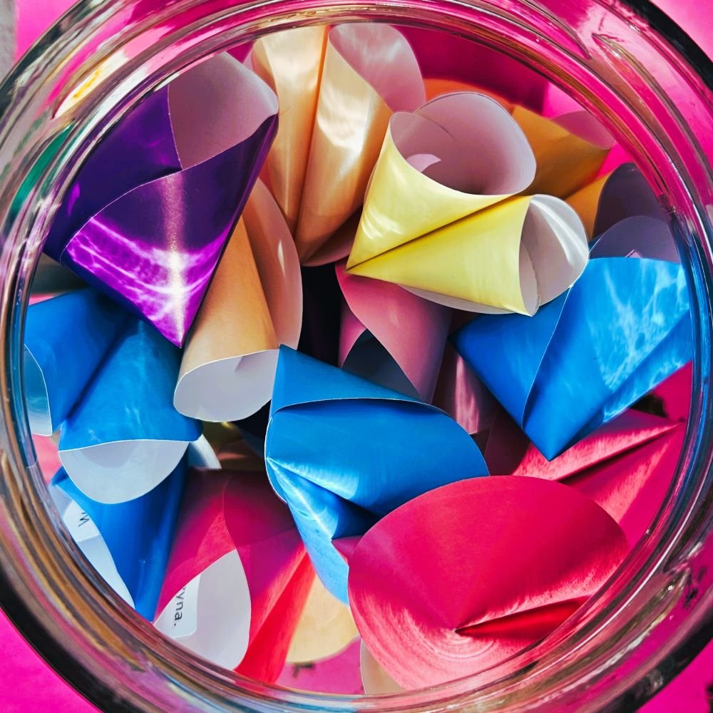 Papierowe ciasteczka w wróżbą