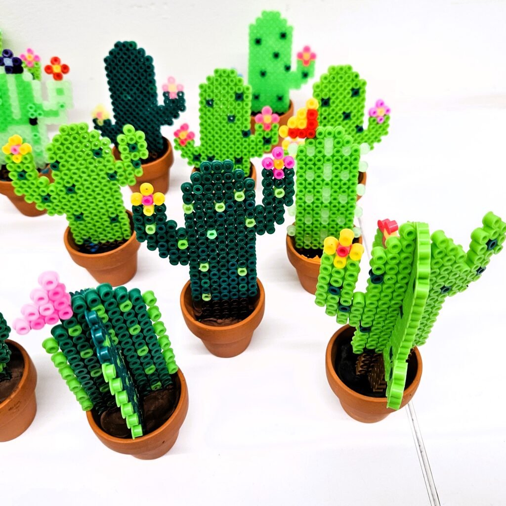 kaktusy z koralików do prasowania