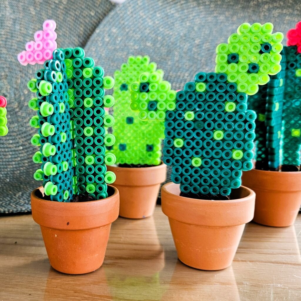 kaktusy z koralików do prasowania